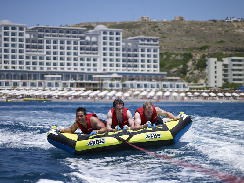 米斯塔阿里拉温泉度假酒店 法里拉基 外观 照片 A group of passengers on a water taxi in Antalya, Turkey