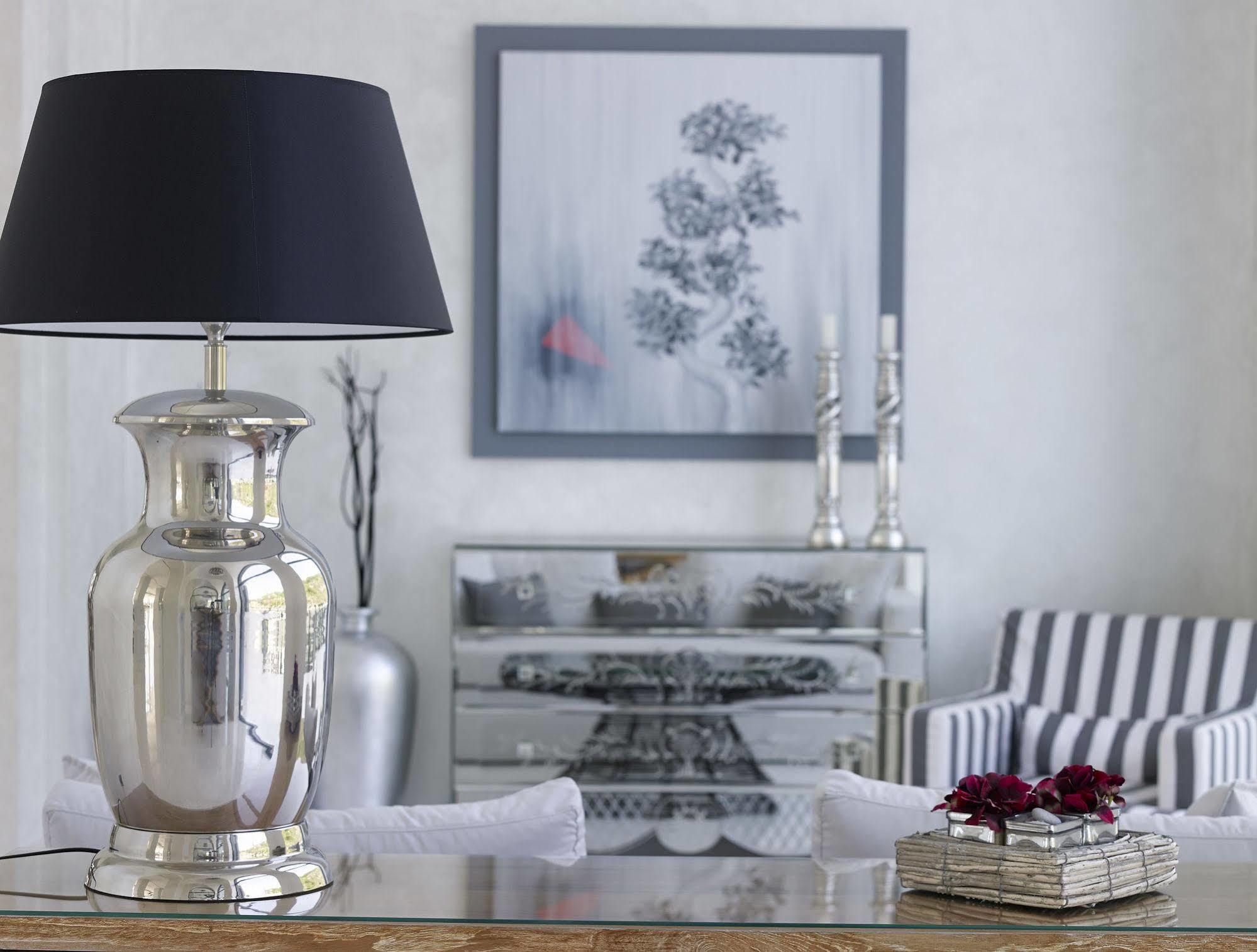 米斯塔阿里拉温泉度假酒店 法里拉基 外观 照片 A table lamp